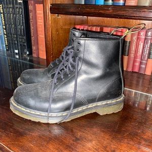 Doc Marten’s Classic Black Boots! Great condition!